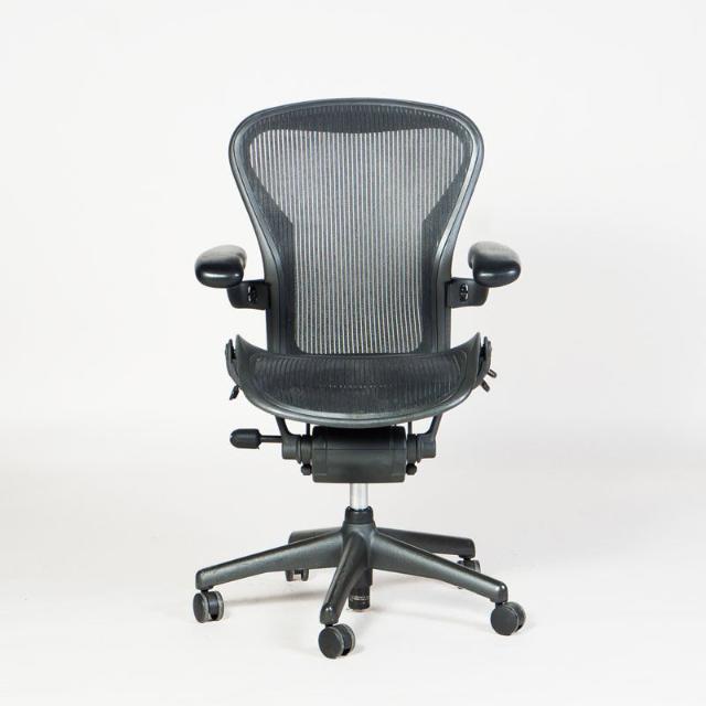 Herman Miller - Aeron Chair Classic B - Kontorstol - Med armlæn - Sort - Standard gaspatron