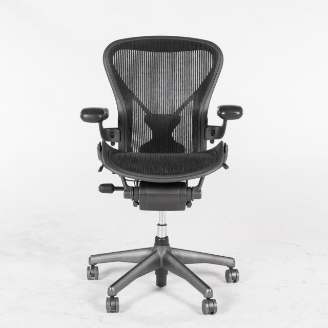 Herman Miller - Aeron Chair Classic B - 3D armlæn - Sort - Graphite - Posture fit