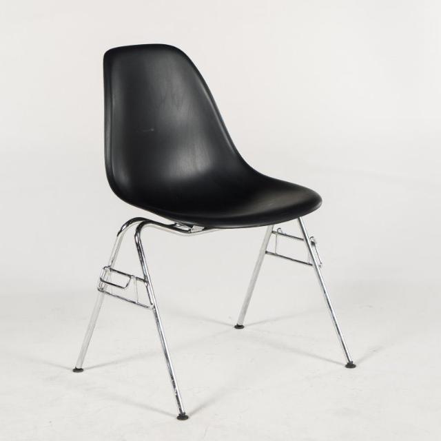 Charles og Ray Eames - Plastic sidechair - Konferencestol - Sort - Uden - Vitra