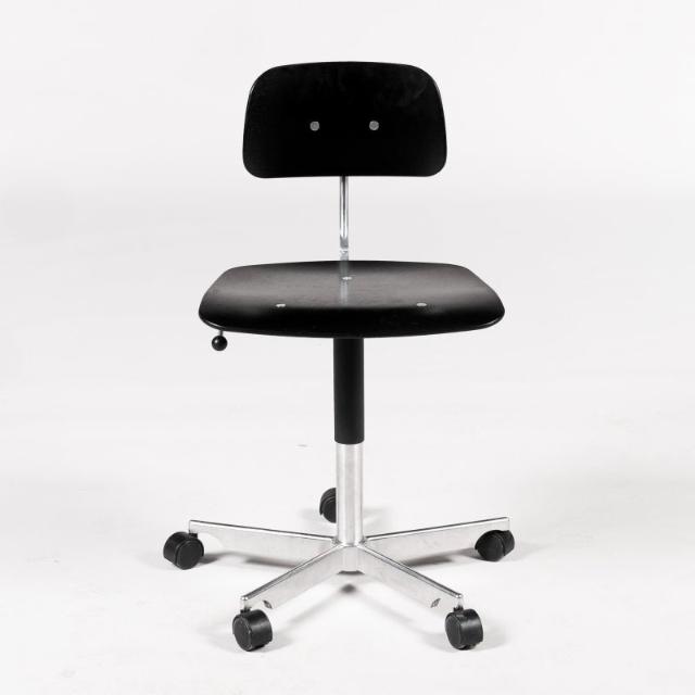 Kevi kontorstol - sort træ - grå 5-grenet fod