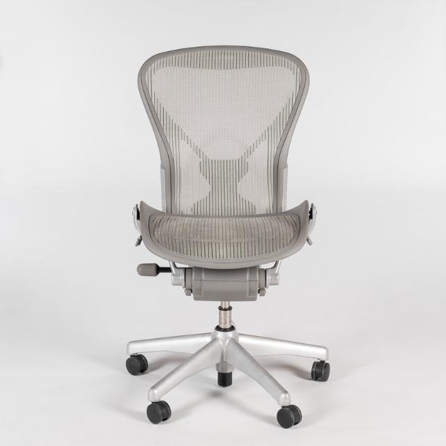 Kontorstol - Herman Miller - Aeron Chair Classic B - Lys grå - Pellicle - Standard gaspatron