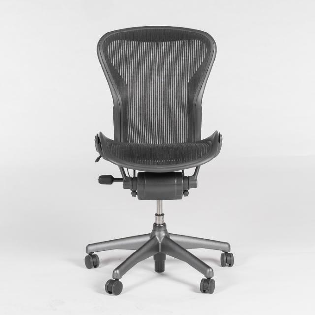 Herman Miller - Aeron Chair Classic B - Kontorstol - Uden armlæn - Graphite  - Standard gaspatron