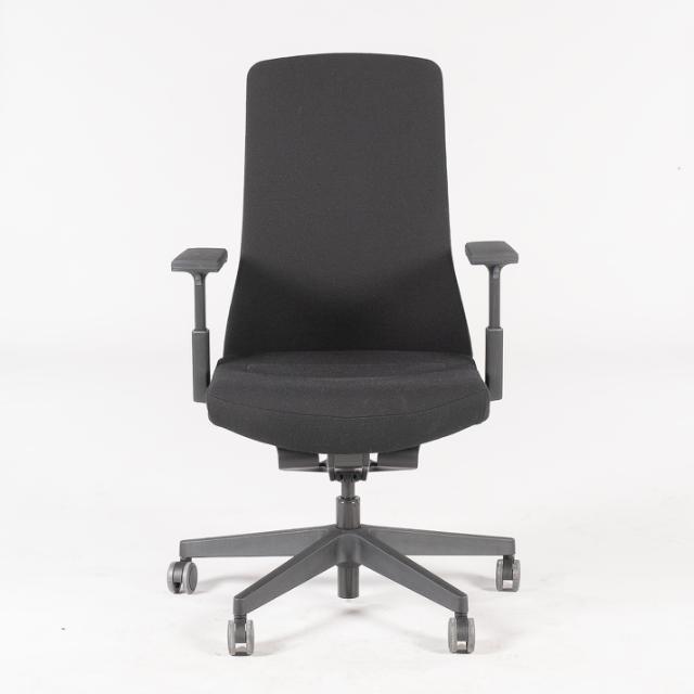 Interstuhl - Pure kontorstol - sort fame - polstret sæde og ryg - 3D armlæn